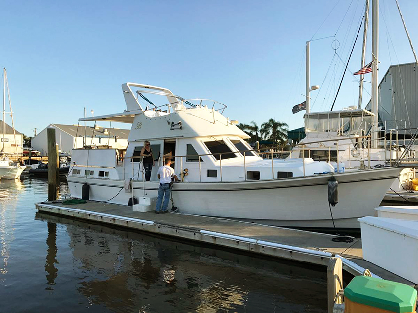 LOST YOUR HOME IN THE STORM. GREAT ROOMY LIVE-A-BOARD!!! TIE TO YOUR DOCK WHILE REBUILDING OR LIVE IN MARINA